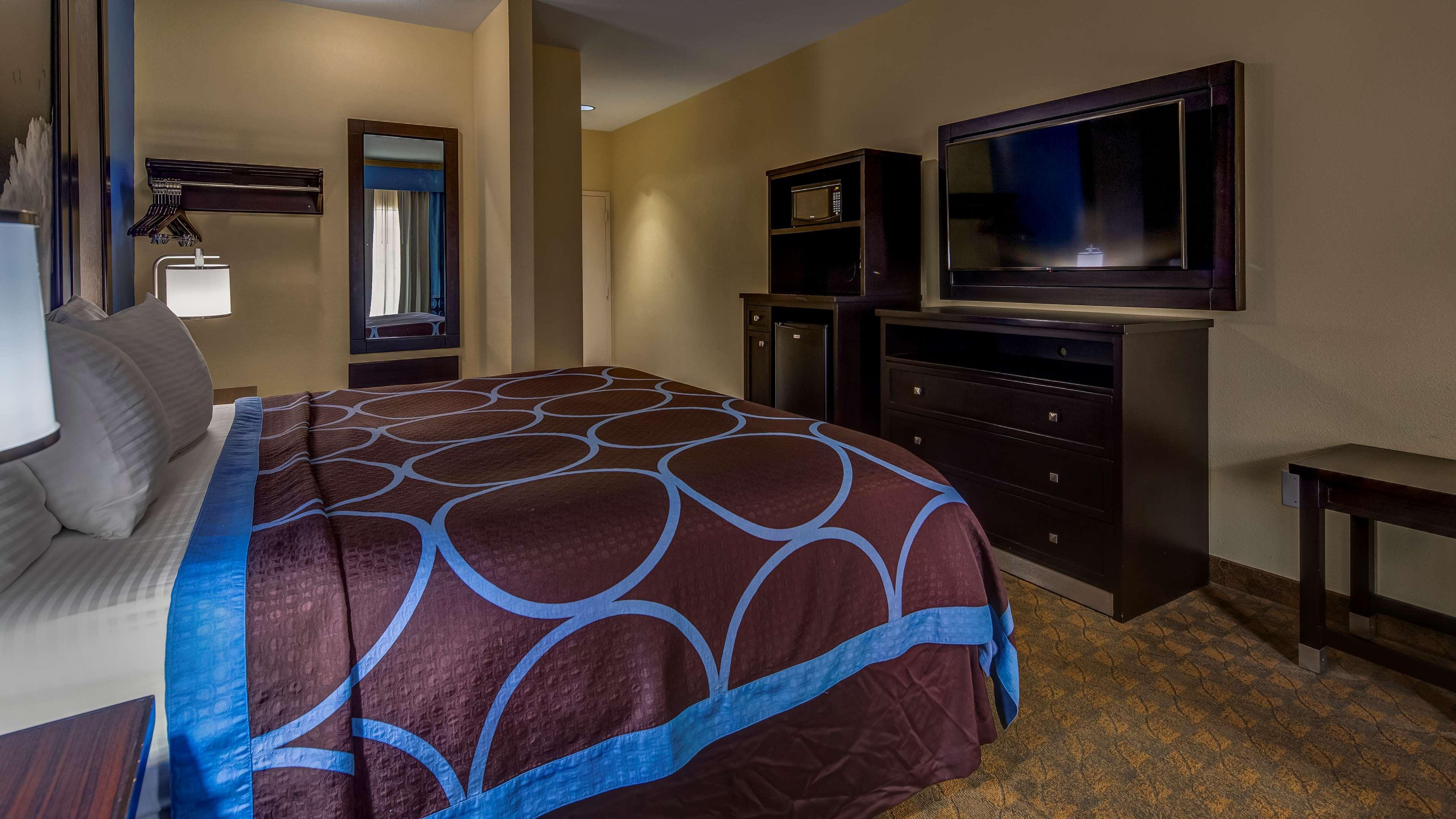 Surestay Plus Hotel By Best Western Alvin Extérieur photo