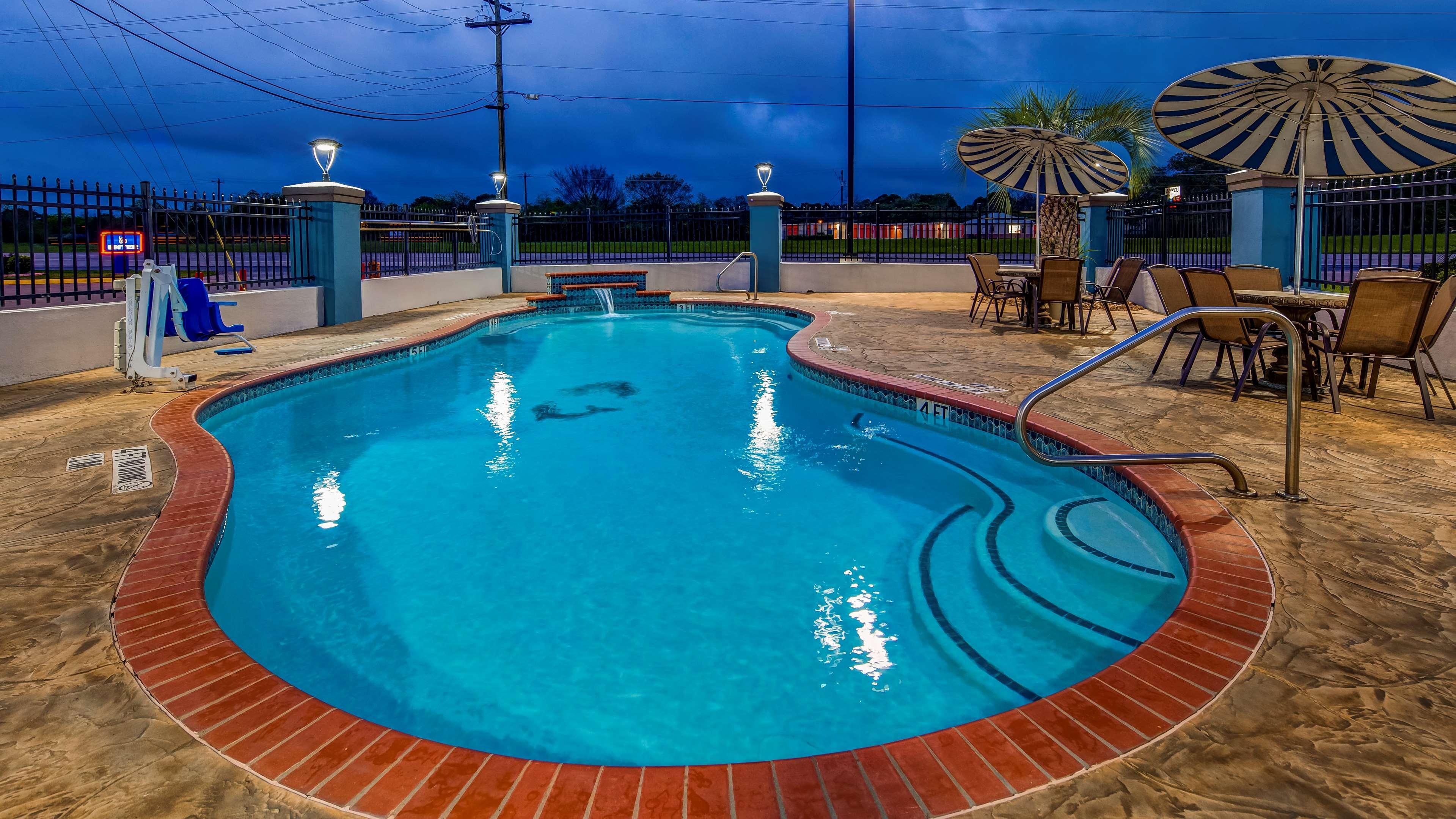Surestay Plus Hotel By Best Western Alvin Extérieur photo