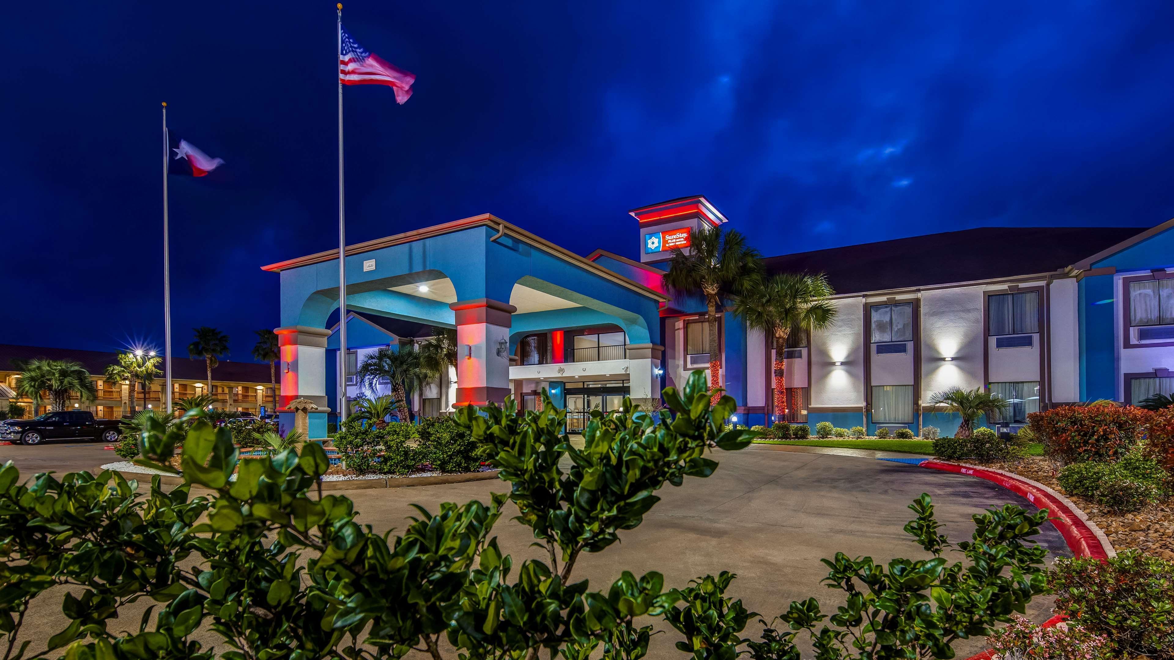 Surestay Plus Hotel By Best Western Alvin Extérieur photo